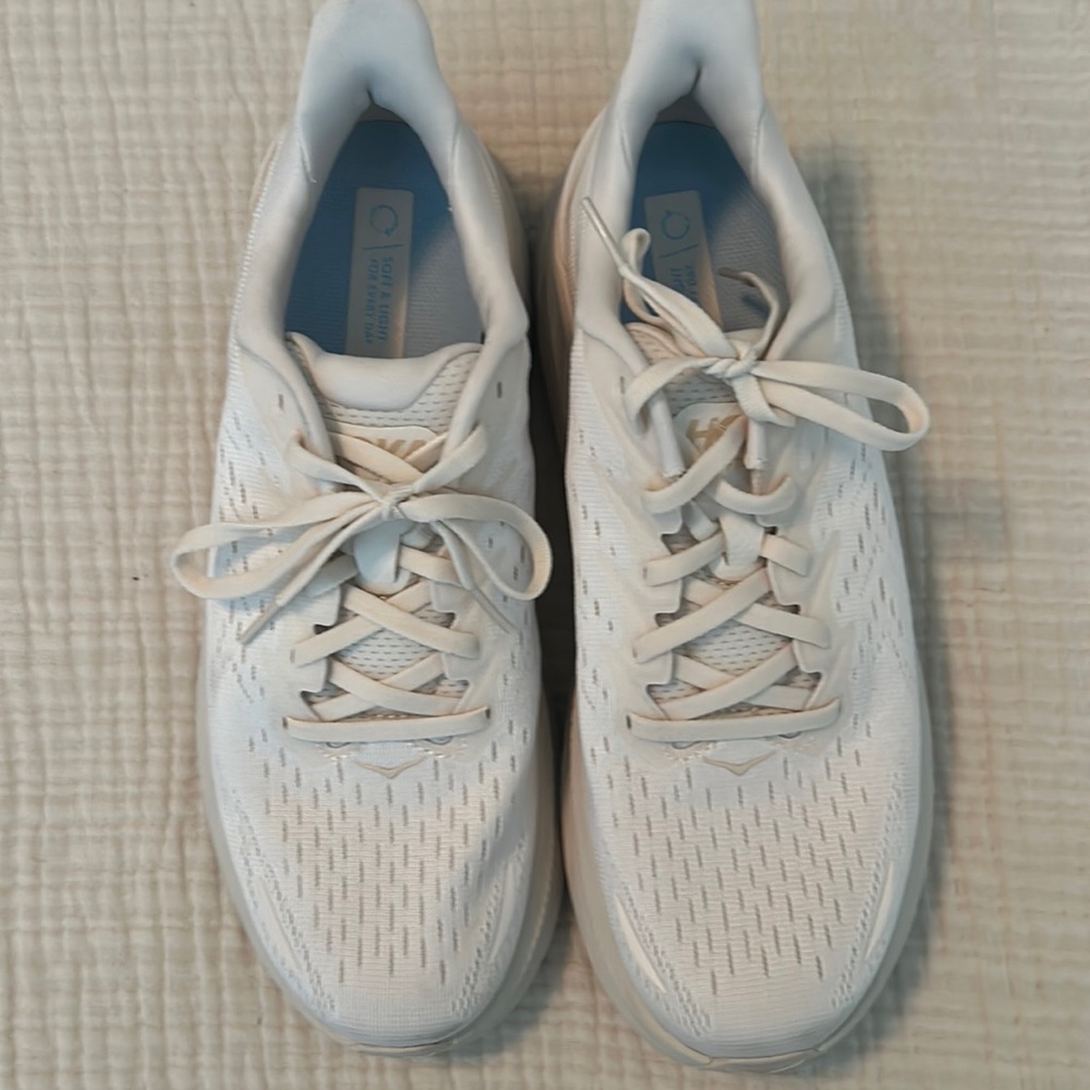 Hoka Clifton 8 cream